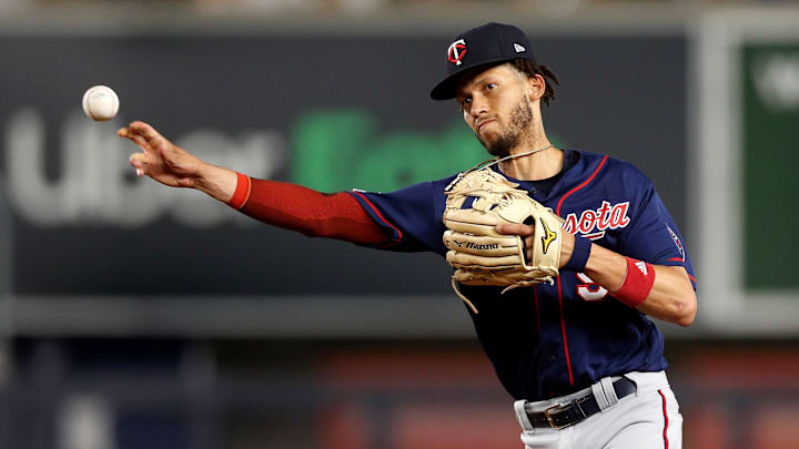 La defensa y el menor valor de Andrelton Simmons lo hacen la mejor opción para los Yankees